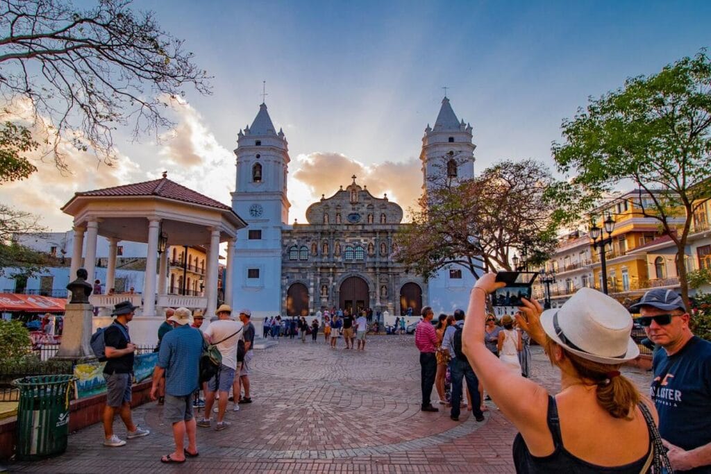 large_Plaza_de_la_Catedral_Independence_Square_Casco_Antiguo_Panama_city_b1e7e18e-91a8-48ea-8c65-503d48fb6313