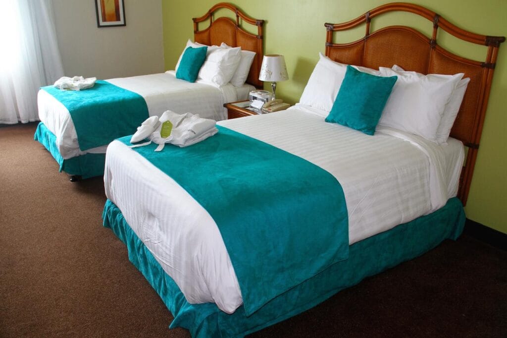 radisson-colon-2000_155272578029