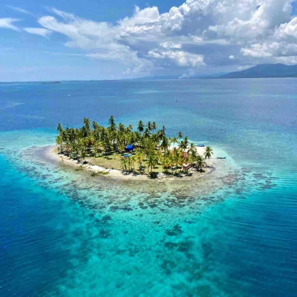Isla-Pelicano-San-Blas-aerial-island-view